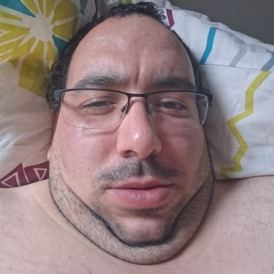 Je suis un esclave je donne tout mon argent, je suis puceau.