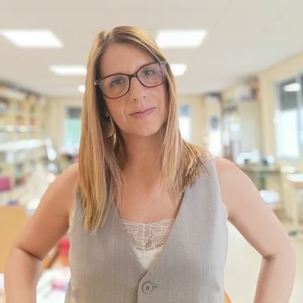 Filòloga, docent de valencià i castellà a secundària i de valencià a EOI.
Aquest curs em trobareu a l'EOI de Castelló.👩🏼🏫🗨️🎧💻📖