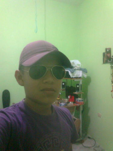 Bueno soy un chico pila chevere hago amistades con quien sea soy divertido