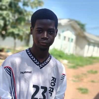 Emmaniee21's profile picture. Love playing Games