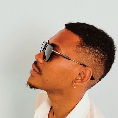 Writer and Singer🇲🇬🌍
#Album #TONGA... #Soon #stayreal
https://t.co/T5FfETkRfG