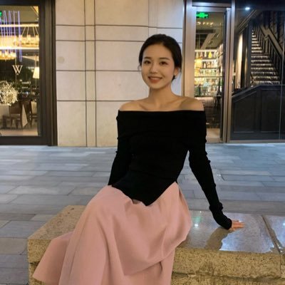 日常会分享一些生活碎片,由于长期单身需要收一只男M,一起探讨有趣的事情。拒绝重口味,接受萌新。喜欢的可以添加女王电报https://t.co/rWQS6zkEsj