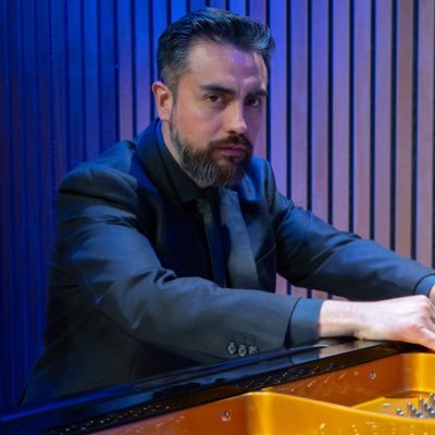 DRodriguezpiano's profile picture. Pianista, Esposo y Padre.