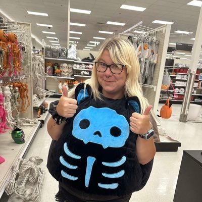 Ashley. 32. jersey born & raised. florida living. Taylor Swift. Noah Kahan. Halsey. All time low. Senior Swiftie.      MetLife N3 forever💜