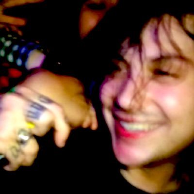 famouslastwordd's profile picture. :)