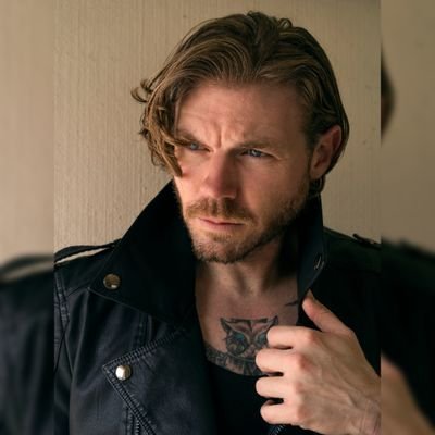 professional photographer and actor traveling the United States and beyond. currently based on the East Coast.