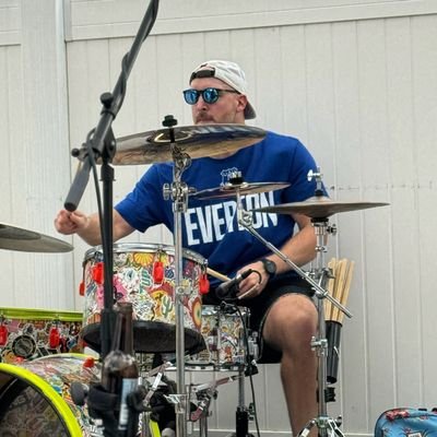 StachesNGlasses's profile picture. Probably sucking on a Fresca.