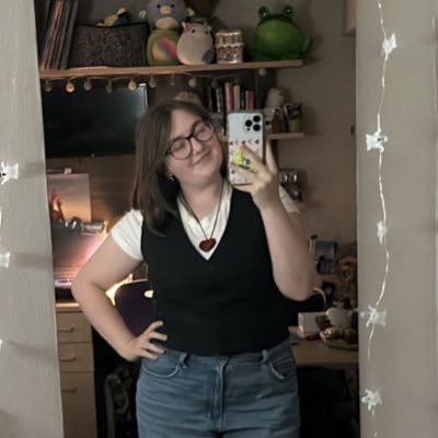 ELLIECRAVE's profile picture. ~Ellie 20 she/her 🏳️‍🌈:)