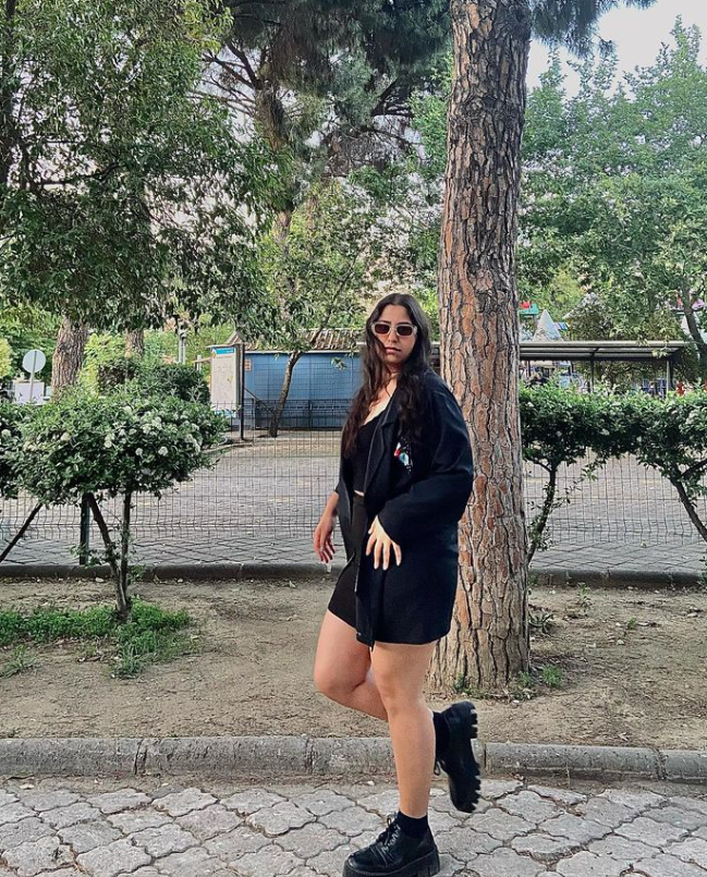 aysedemrr29's profile picture. Seni gerçekçi olmaya zorlayan insanlar, genellikle kendi gerçeklik biçimlerini kabul etmeni isteyenlerdir.