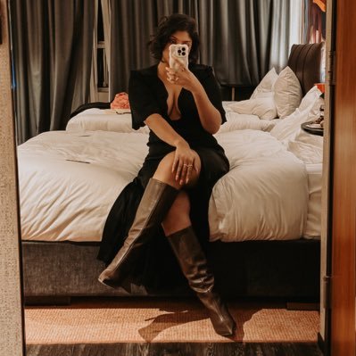 asxmuel's profile picture. When I grab your neck, I touch your soul.   Knowledge is power. Love is key.