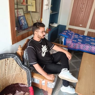 Writer ✍️| Poet🎙️| Teacher📚
Keep Smiling & Shining.
Meri Pehchan Mera Khatu Shyam ❣️
Idol - #manshisharma