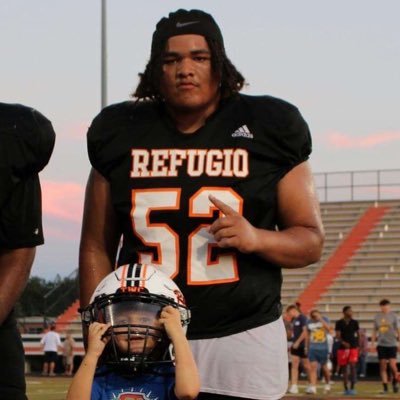 Refugio HighSchool Varisty DT C/O 2026. ,Weight 275 Height 5,10 Bench 375 squat 430 Quarterback Killer👏🏽