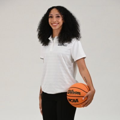 Dominican University Assistant Women’s Basketball Coach ⭐️💙 @duwbb_stars #trustyourjourney SEU Alum 🏀