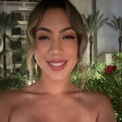 LesliBee562's profile picture. Director of Operations 👩🏼‍💻| ✨ Confident Latina | High standards 💎 | spoiled vibes 💸