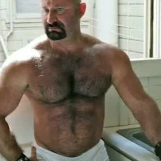 Love big dicked, bearded hairy men