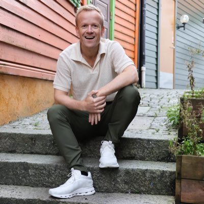 Ansvarlig redaktør og daglig leder i RA Stavanger. 932 06 292.