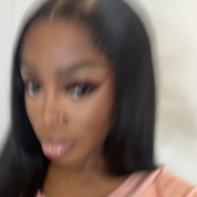 elizabethilorii's profile picture. 