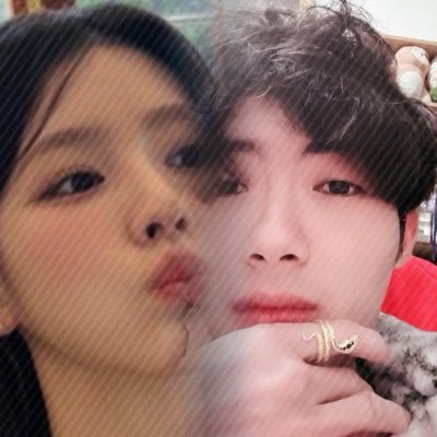 noodlelittlefan's profile picture. 只愛老婆 此生摯愛  😏😏😏  老婆只能親我💚💚💚