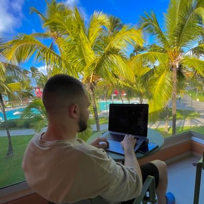 📱 iOS App Developer 👨💻 Turning app ideas into a business from scratch 💡 Openly sharing my numbers, insights, and the path to profitable apps