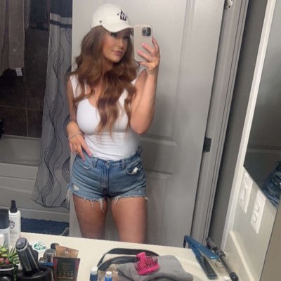 carleegtx's profile picture. hey cutie