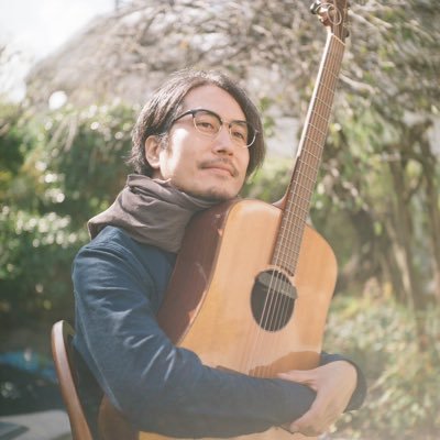 アコースティクギターで弾き語っているアカリノートの公式Xアカウントです。どこそこでなんやらかんやら歌っております。youtubeにて動画あります。(『アカリノート』で検索!)無類のビール狂、罪深き雨男、寝る間を惜しむ映画好き。どうぞよろしくお願いいたします!