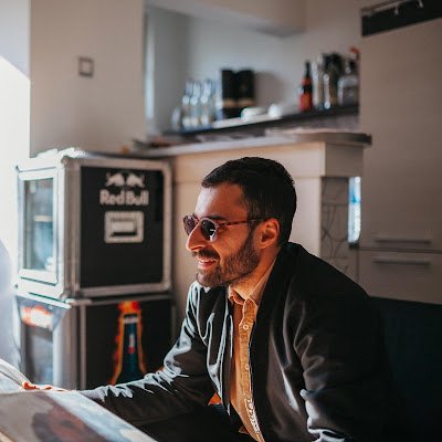 I am a self-taught copywriter, rationalist, dreamer, and achiever with 10 years of experience in advertising.