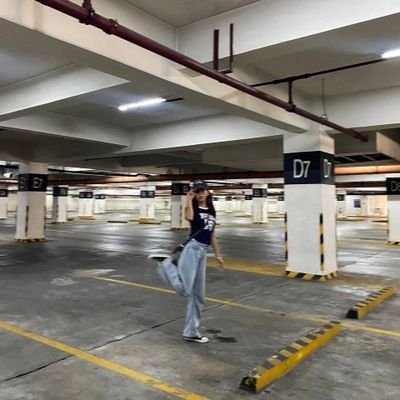 dncgrce_dan's profile picture. Shits?