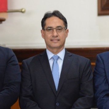 Maestro en Administración Pública y Política Pública. Licenciado en Economía.
