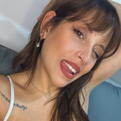 sweet innocent girl with a freaky side 🤭 let me show it to you ⇩