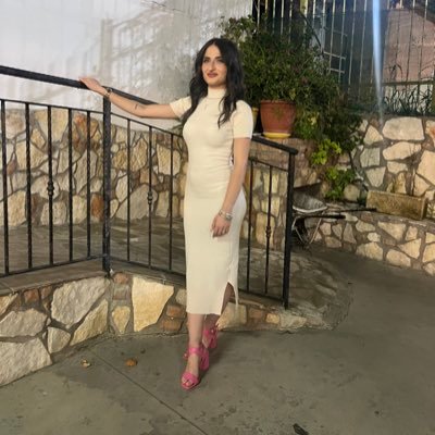 Le femmine combattono per piacere , le donne per piacersi 😉✋ 27 Y, graduated in pedagogical sciences ✨