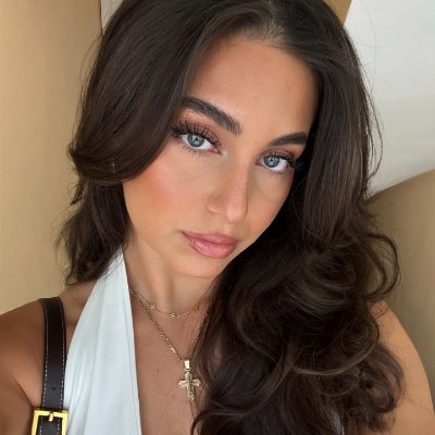 archmaxpax's profile picture. A girl from Germany, she loves traveling and photography. Run your own clothing company