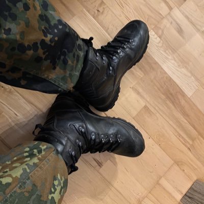 Into Boots, Sneaker, Socks. Gern Smelly und Used. Only Gay Men🌈 🧦👟🥾♨️🔞