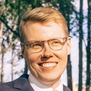 Varquel's profile picture. Founder of Revelica, dad, hockey fan, immersed in AI, the usual!