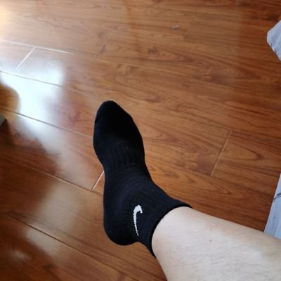 lnstinkng147888's profile picture. 北京黑袜大脚中年严厉S，寻年下听话奴性强，已婚狗、学生狗、反差社会精英贱畜，可调可粗，让你找回迷失的自我，激发你沉沦低贱的本性，逐步实现无脑煞笔的奴畜原身。留言自报位置、情况、调教程度，联系方式