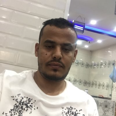 أحمد دبوان اعمل في مجال العبايات في الرياض وأحب السفر 🤍