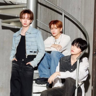 WINNER 💙 BIGBANG 👑 BOYNEXTDOOR 🏠 BLOCK B 🐝 MINO 💙 G-DRAGON 👑 ZICO 🐝