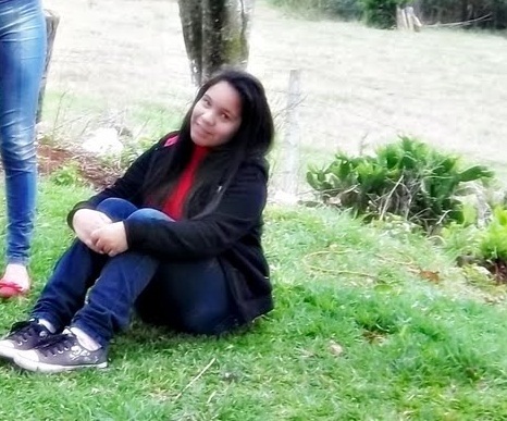 Evangélica,timida,desajeitada,idiota,ciumenta,Leegal com quem mereçe .. ;), eu @Uma_Bobonaaa , :)