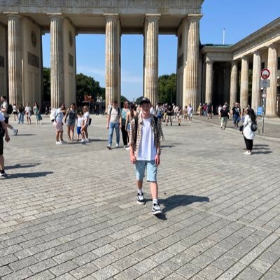 herde0223's profile picture. Die with memories,not dreams