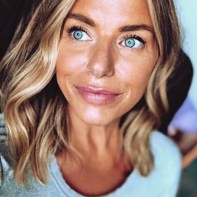 Owner, KixCreative | IG: Kelly_Kix | TikTok: Kelly.Kix Host, FAN Gals Podcast | 🌈☀️HawaiiDreaming #BeTheGood