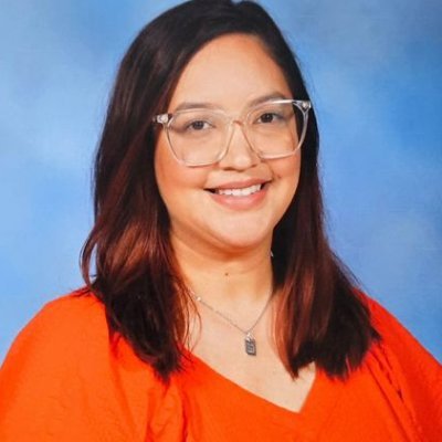Welcome! | Bienvenidos!
| 🏡 𝓟𝓡 🇵🇷
| 📍 𝓒𝓣 🇺🇲
| 🍎 4th Year Teacher
| 👩🏼🏫 Bilingual Teacher
| 🎮 Gamer
| ❤️🧡💛💚💙💜💖