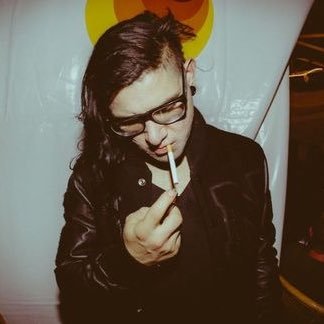 yyqmil's profile picture. Me cae mal la gente que pide perdon por cualquier cosa. No puedo llegar o irme de un lugar sin saludar a todos uno por uno