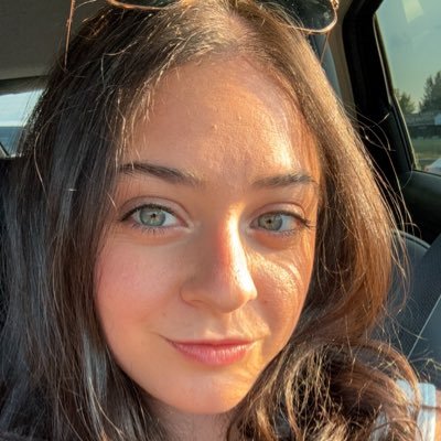 hannahelise31's profile picture. silly little fangirl