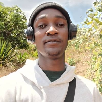 EliasKuresoi's profile picture. Money money money money