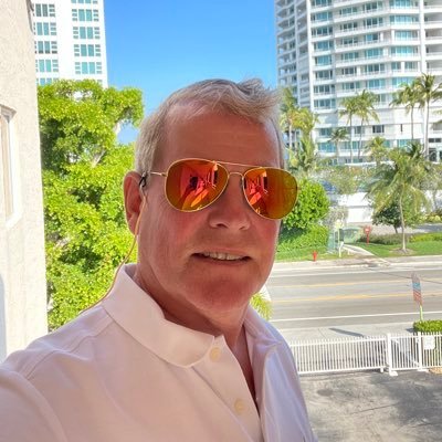 Film critic on a crypto adventure, Discovering the magic of cinema and the world of crypto. 🎬