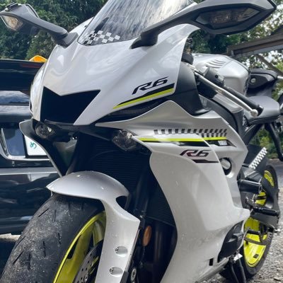 bkn819's profile picture. DRZ400SM＆YZF-R6 全然脚届きません