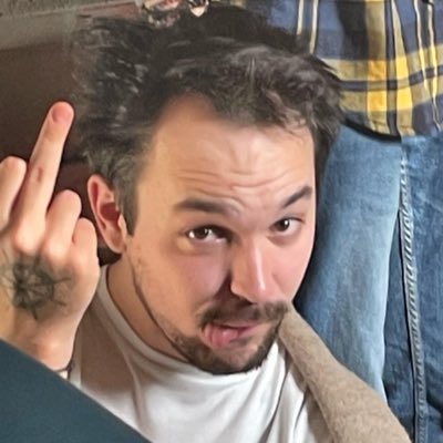 oficiálně Taylor Swift fan account, full time men hater, už píšu jen když mě něco sere (většinou muži), jinak žiju krásnej život, hoďte mi follow na ig ok ď bye