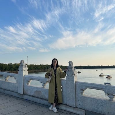 profesora de español básico en una bachillerato de China./estudiante de la Interpretación de Conferencias Orientado a los Negocios en la UAH/responsabilidad.