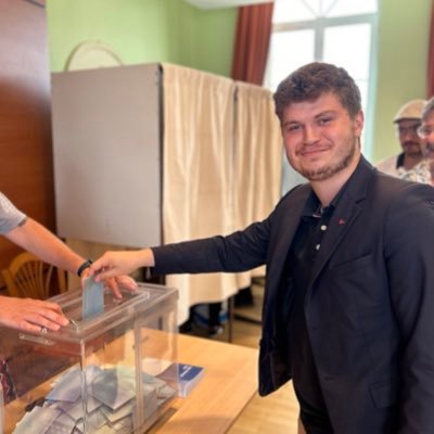 Samschmuel4's profile picture. 📚Master Droit Public 🎥#Cinéphile ⚖#Juriste 🇫🇷Citoyen #Engagé Républicain et Démocrate #Jaurèsien #Féministe 🍇🍷#Bourguignon