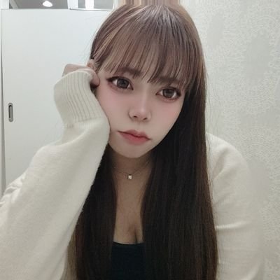 LingNu61920's profile picture. 興味のあるお兄さんにいいねしてます♡　恋愛相手受け付け中❤　一旦メッセで待ってるよ