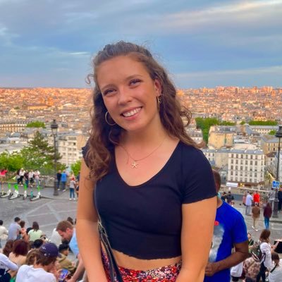 Spanish and French PGDE student 👩🏫 @UniStrathclyde 24/25🇪🇸🇫🇷 | @UofGlasgow 2023 Grad 🎓 | Foodie🧑🍳🍝Bookworm 🤓📚